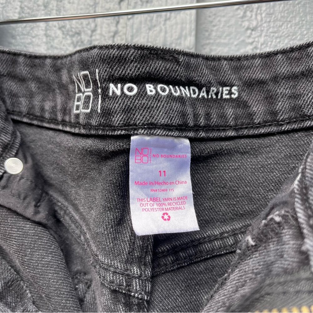 Black Distressed Highrise Mom Jeans Size 11 - Picture 4 of 4